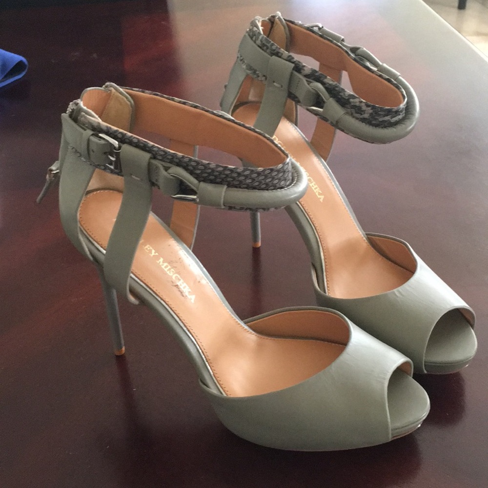 Beautiful snakeskin trim